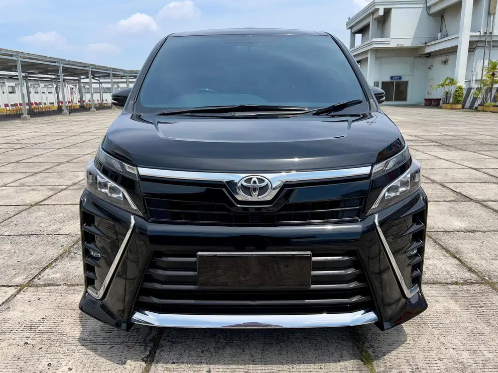 [LOW KM] TOYOTA VOXY 2018 HITAM ISTIMEWA TT 2019
