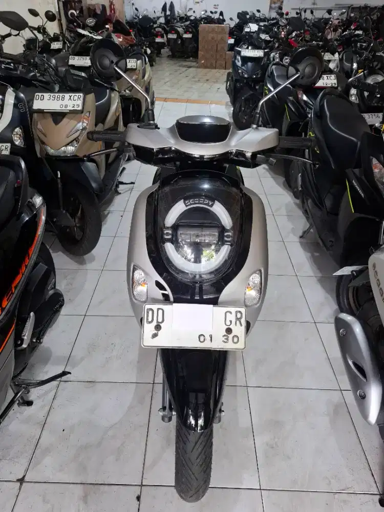 Honda Scoopy 110cc 2024 pemakaian 2025 silver hitam