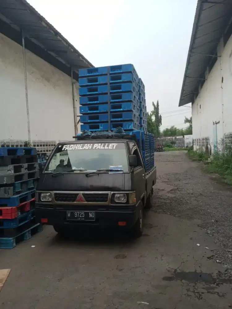 Palet plastik bekas dan baru untuk pengiriman udara