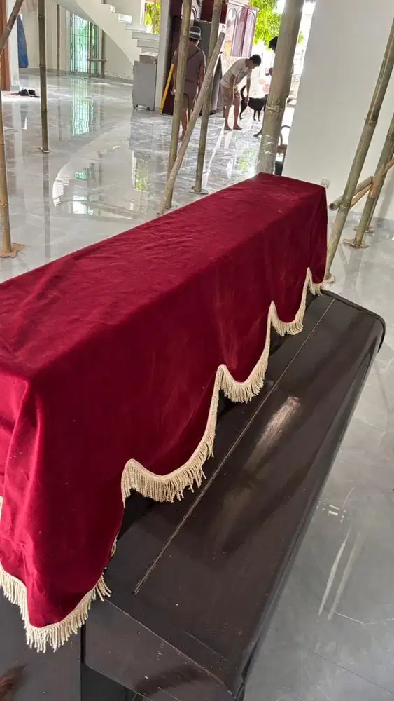 Piano Bekas Full Kayu Masih Berfungsi