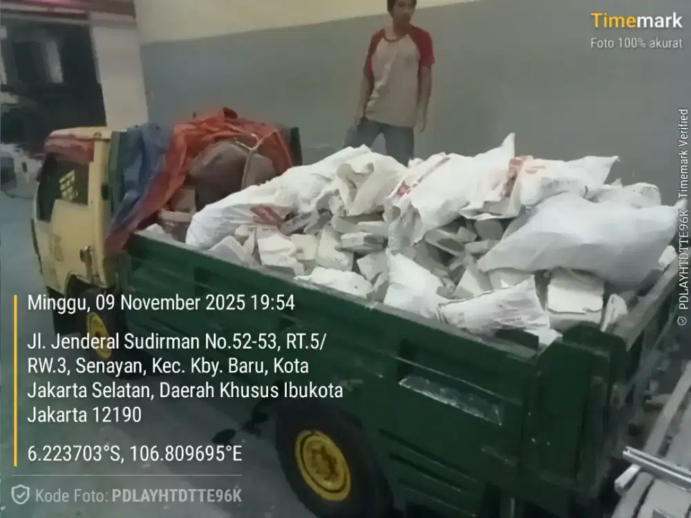 Jasa buang puing tanah