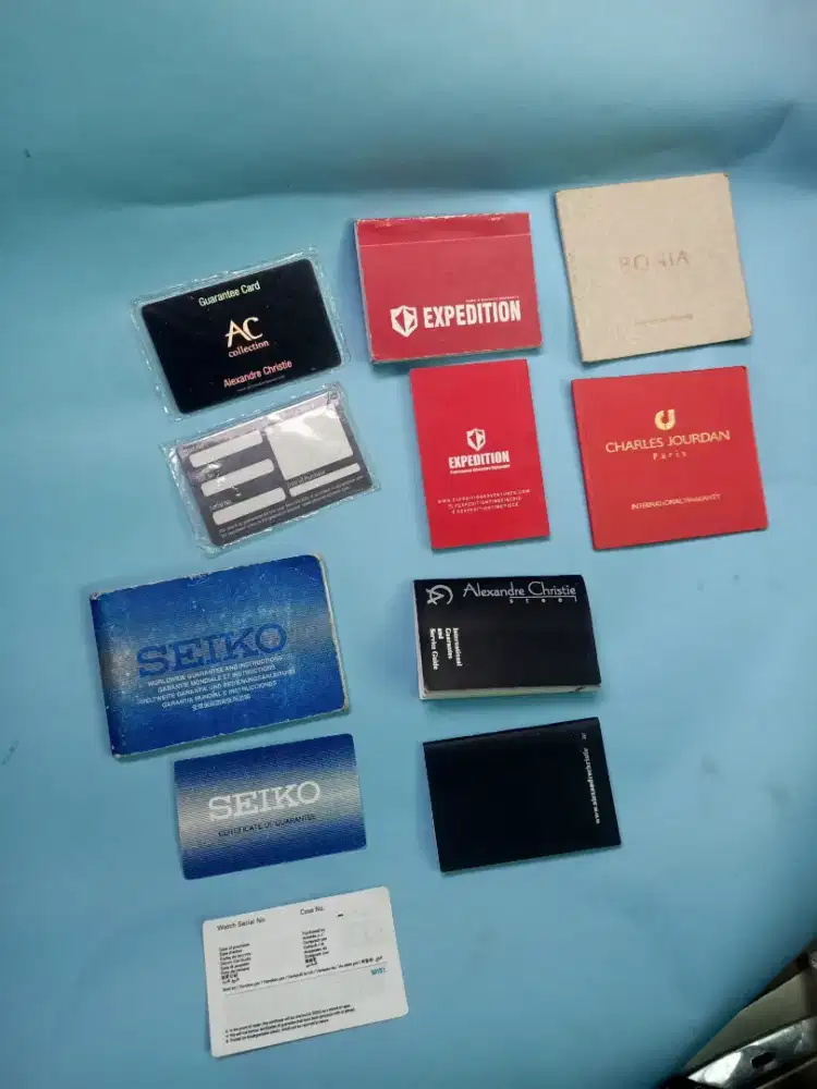 Di jual semua macam buku,kartu jam AC,Bonia,Seiko,exp dll baru