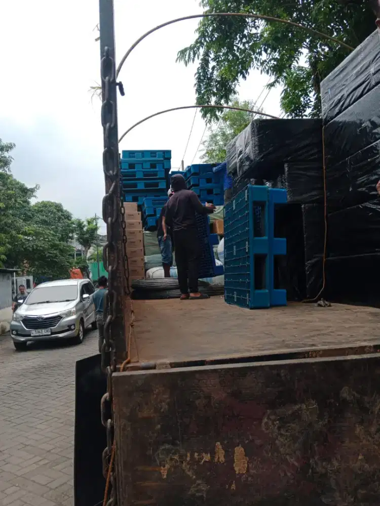 Pallet plastik bekas dan baru untuk industri tekstil