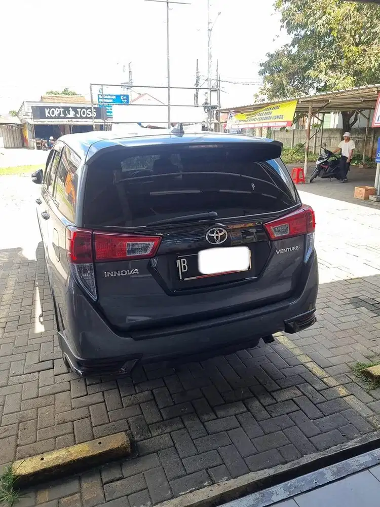 Kijang Inova Reborn Ventureer 2.4 A/T Matic