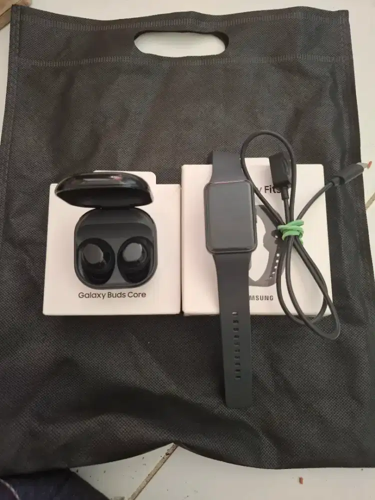 Samsung Galaxy fit 3 & samsung galaxy buds core