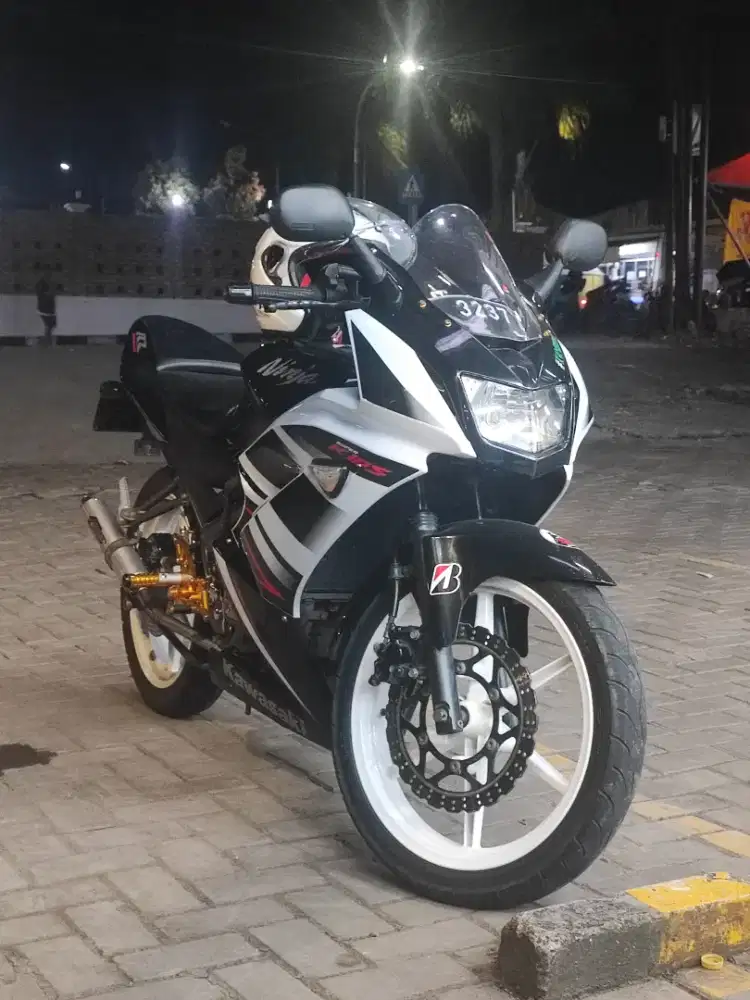Di Jual motor kesayangan Ninja RR 150 cc