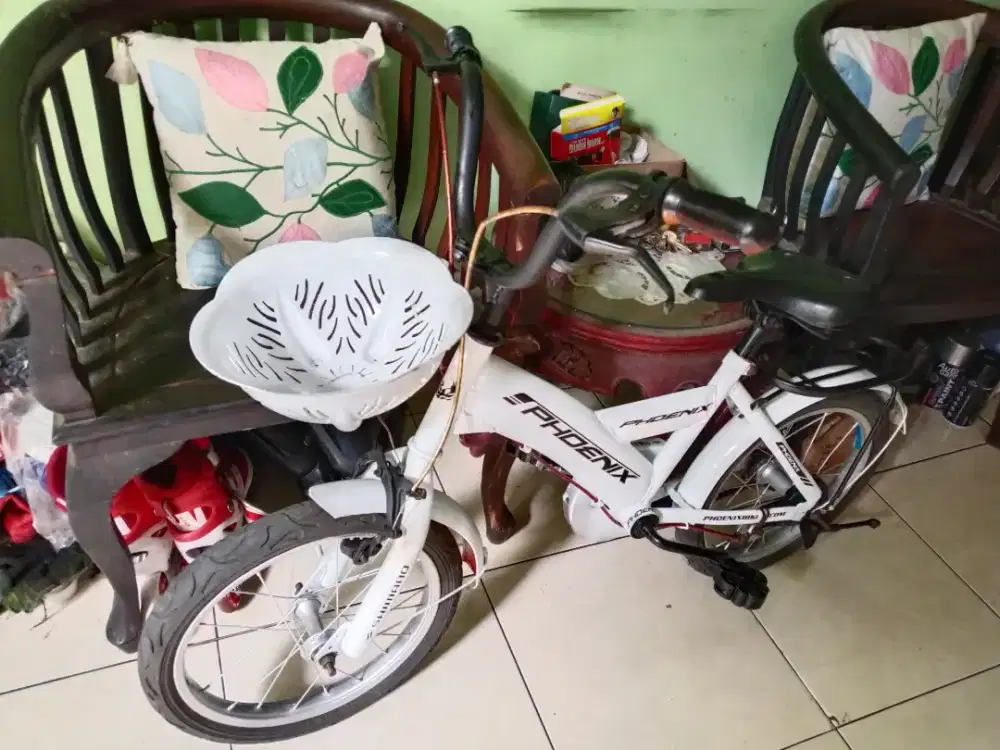 Sepeda anak warna putih