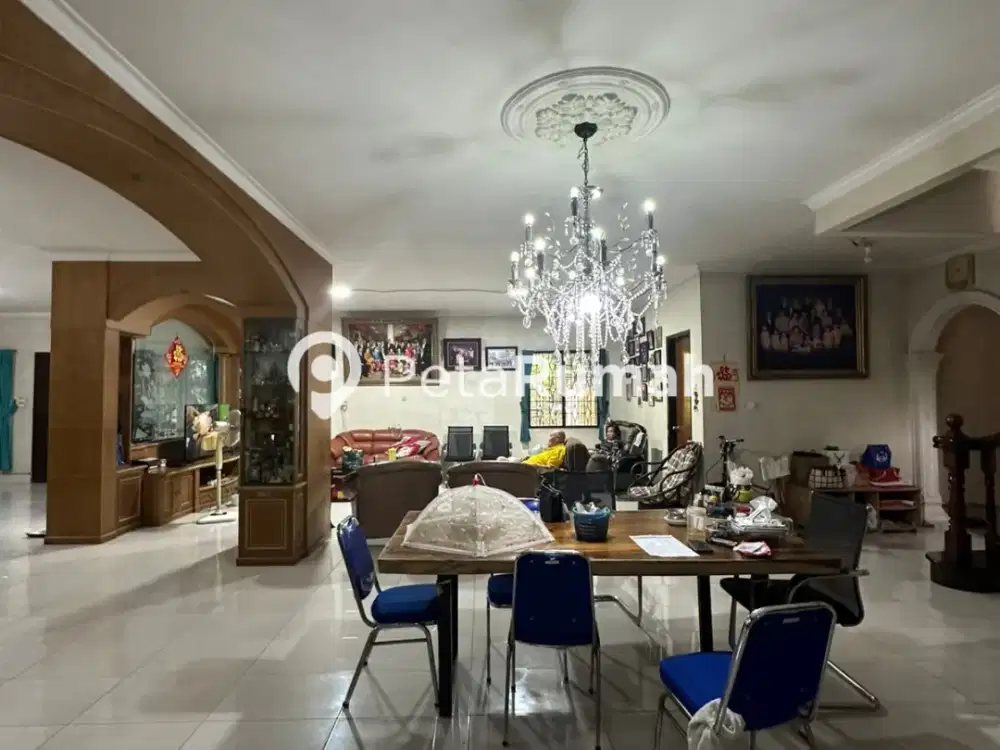 DIJUAL VILLA KOMPLEK CEMARA ASRI