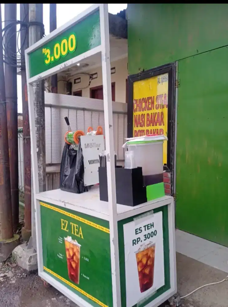 Booth Jualan Ada Roda di Bawah