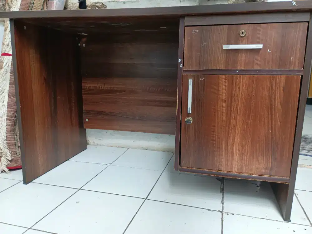 Jual Meja Kerja Tulis 1/2 Biro Ex Kantor Bank