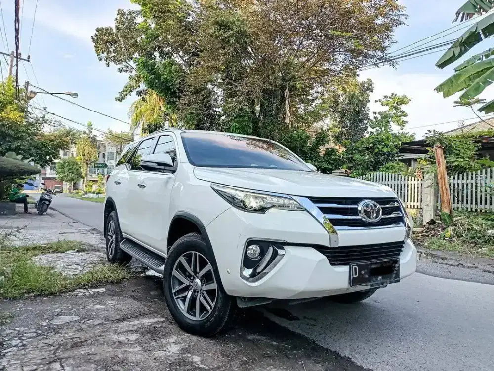 Toyota Fortuner 2.4 VRZ 2×4 (2016)-AT