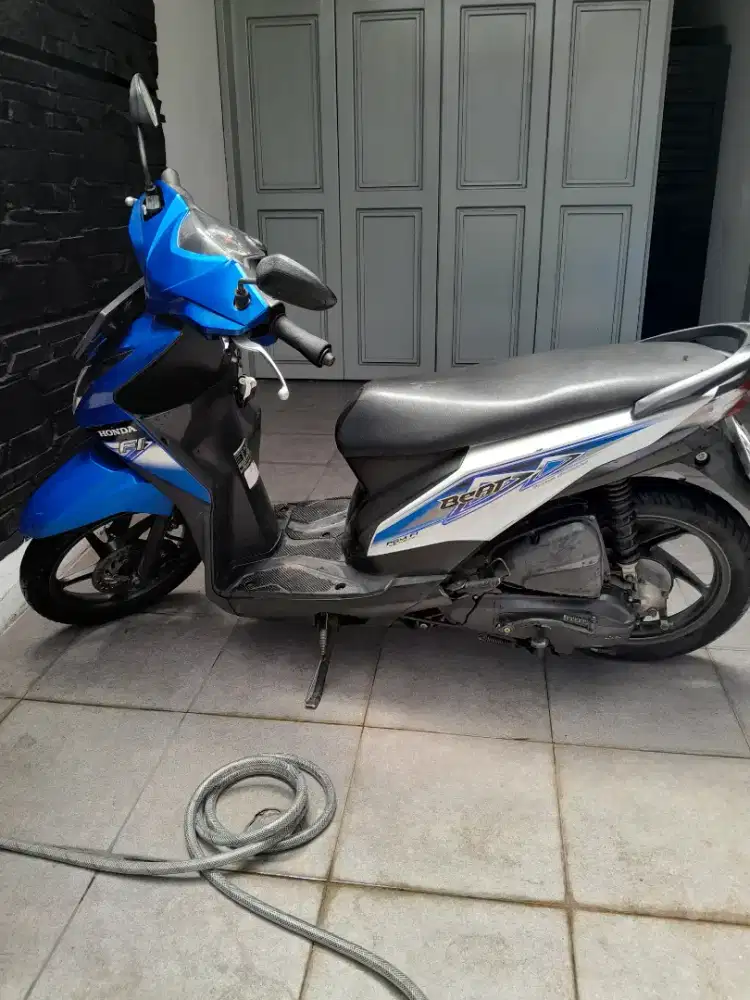 Honda beat biru putih