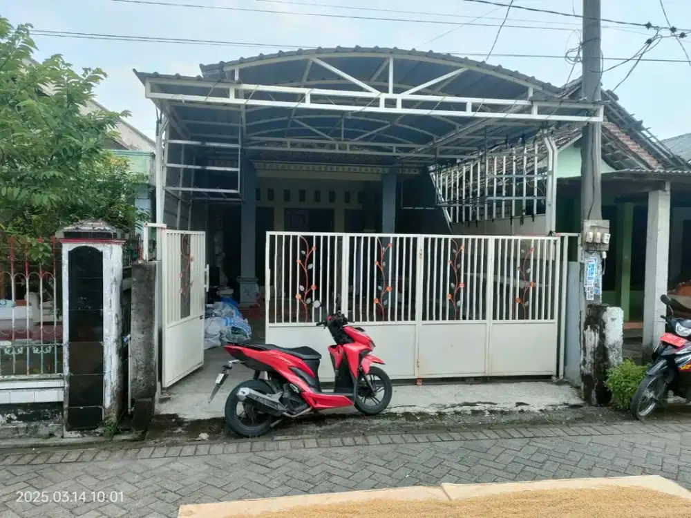 RUMAH DI MUNGGUGEBANG, BENJENG, GRESIK