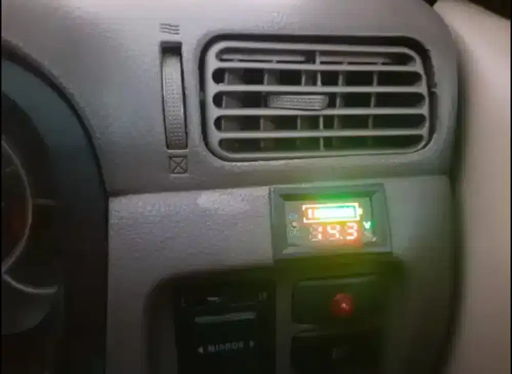 Indikator Kapasitas Aki Mobil 12V