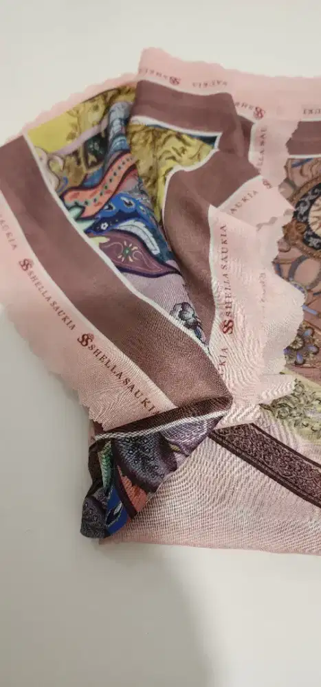 Hijab segi empat shella saukia