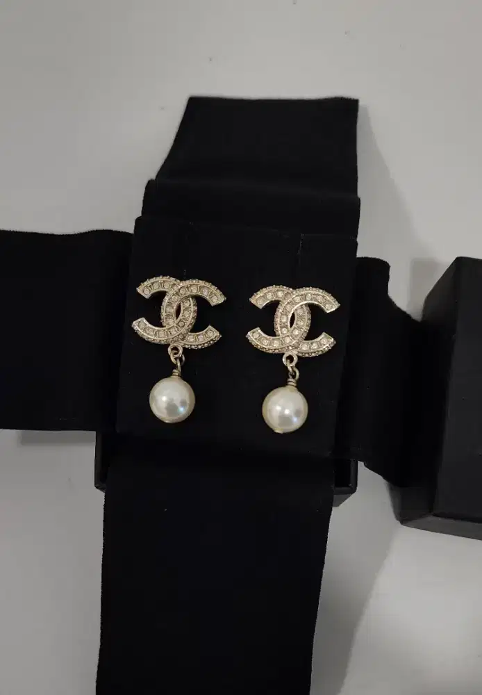 Anting chanel classic cc pearl drop