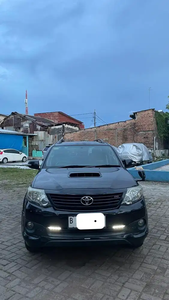 Toyota Fortuner VNT TRD AT 2013