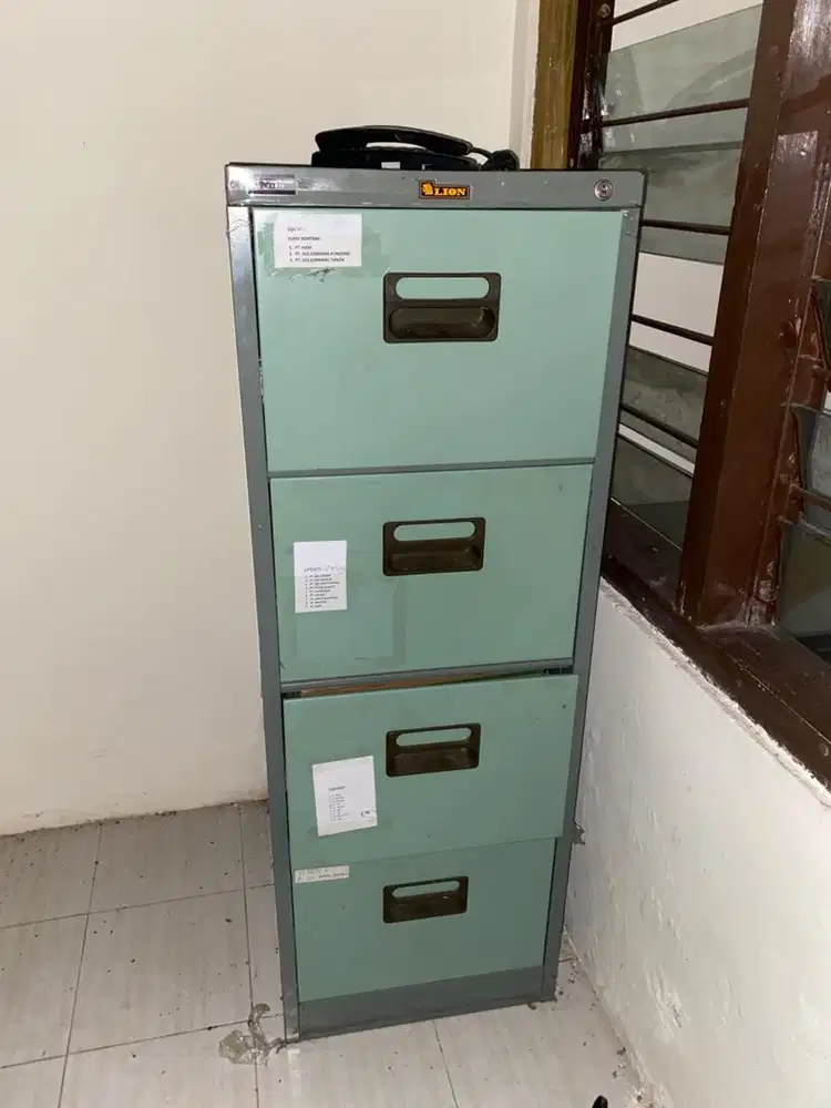Filling kabinet besi ex kantor merk lion