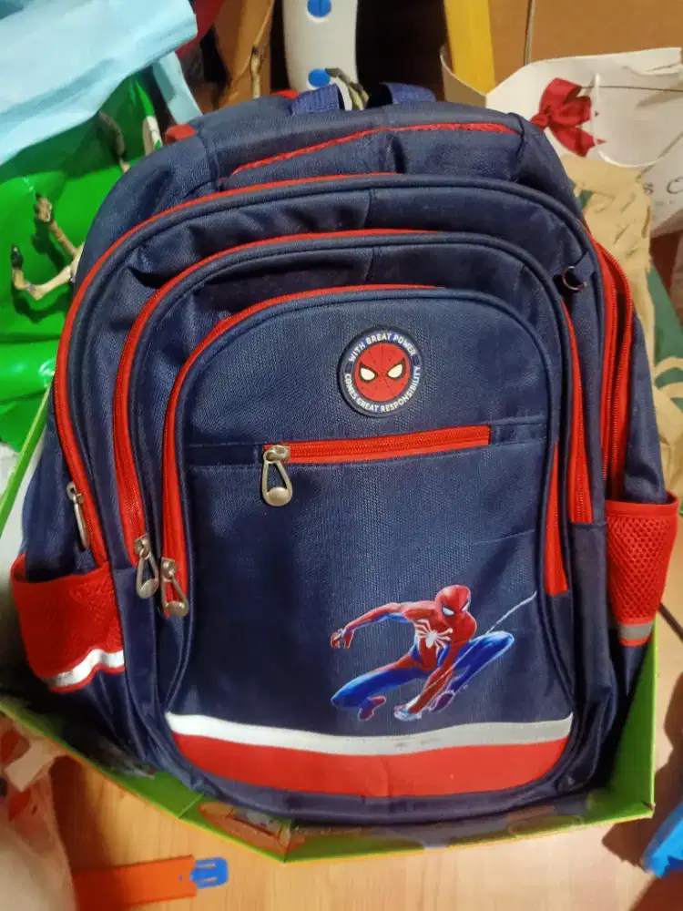 Tas sekolah spiderman