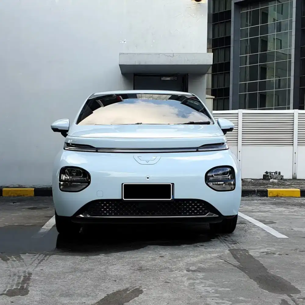 Wuling Cloud EV listrik tahun 2024  warna biru