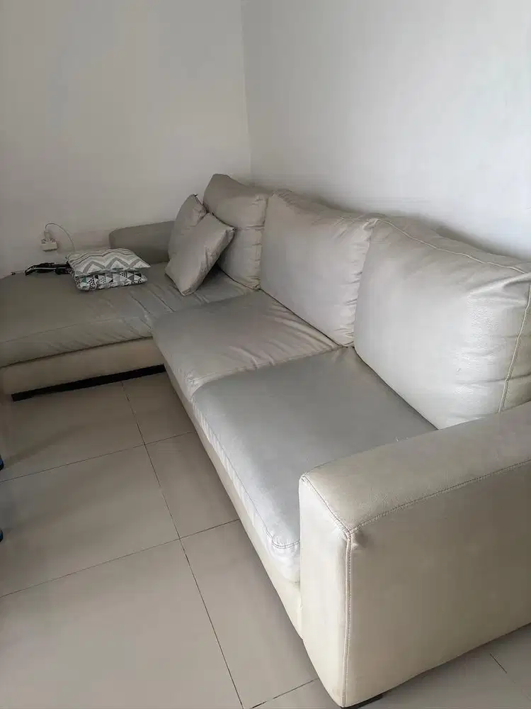 Sofa kulit cream