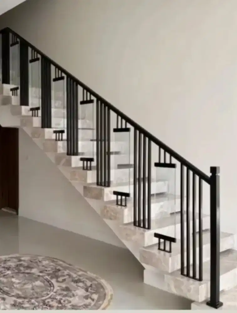 Pagar pintu gerbang. balkon. ralingg.pintu allumunium