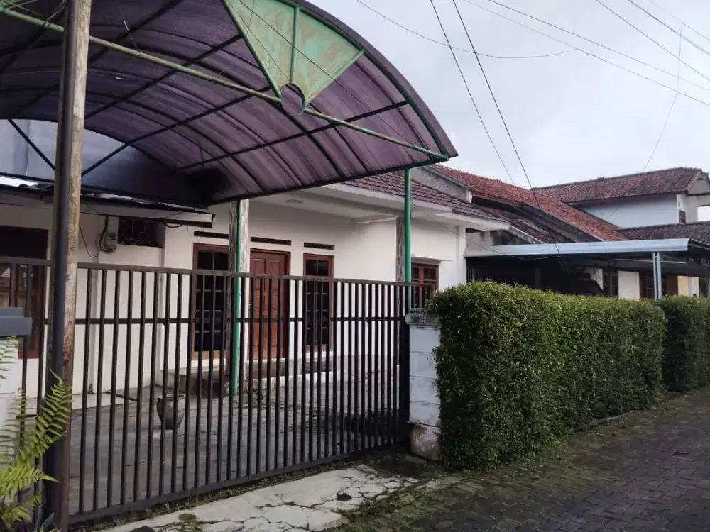 Rumah Strategis di Jl. Raya Lembang - Suasana Sejuk & Potensi Investasi Tinggi