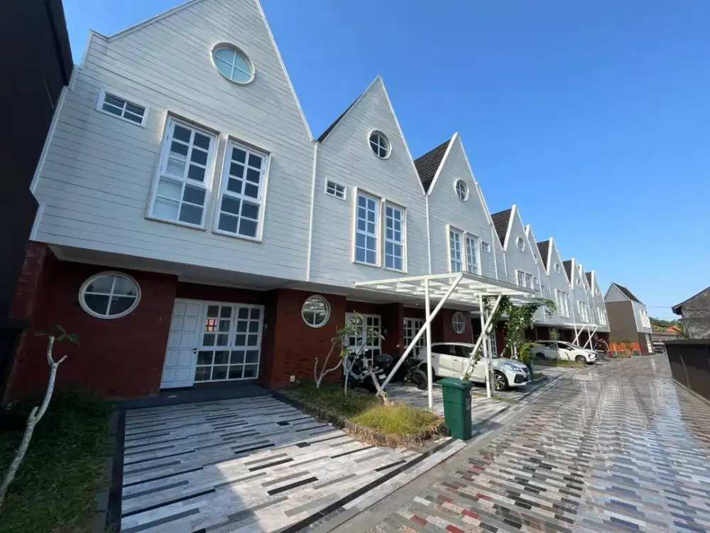 BUC Dijual Townhouse American Style Gn.Salak Selatan.