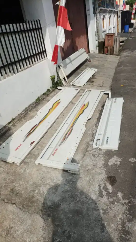 Dinding bak grandmax