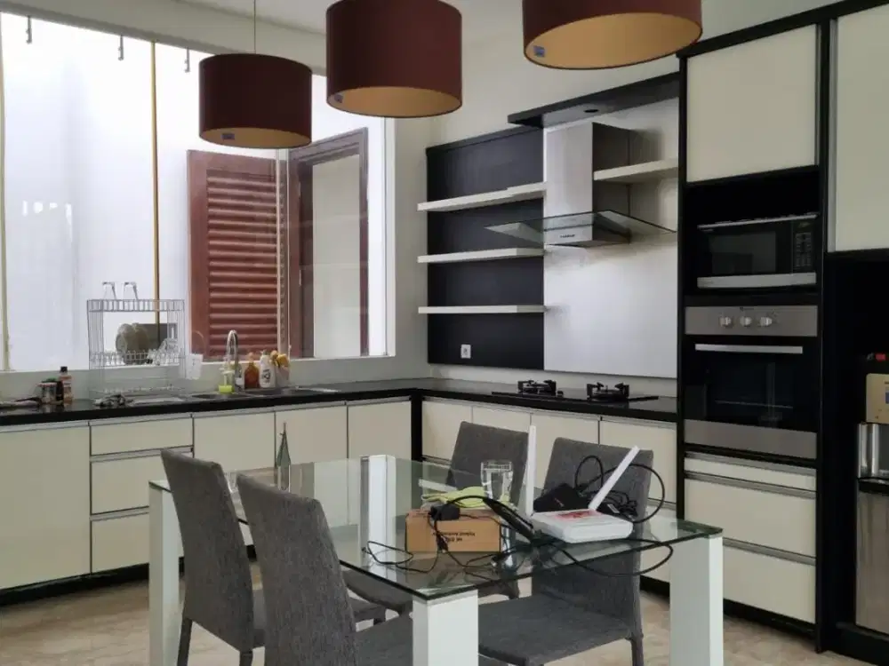 Rumah Bagus di Bukit Darmo Golf Long Golf View Siap Huni