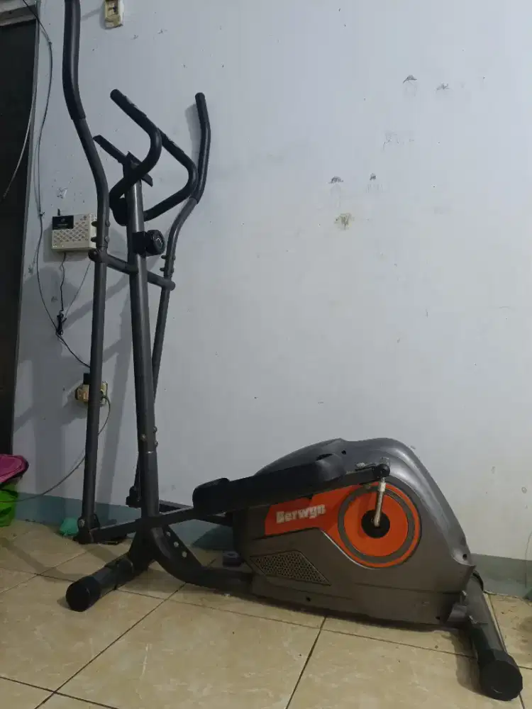 Alat fitnes treadmill