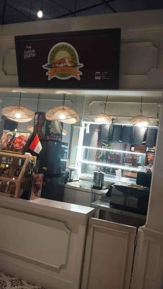 Dicari karyawan jaga outlet makanan