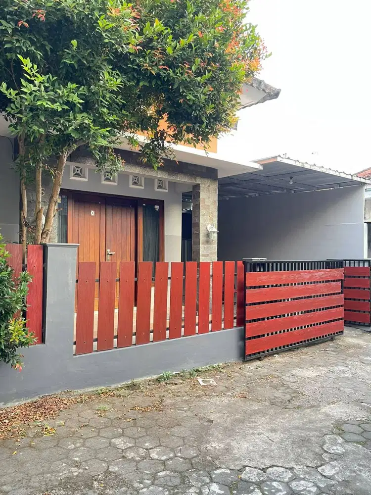 DISEWAKAN RUMAH SIAP HUNI LOKASI STRATEGIS DALAM RR (BARUSAN RENOVASI)