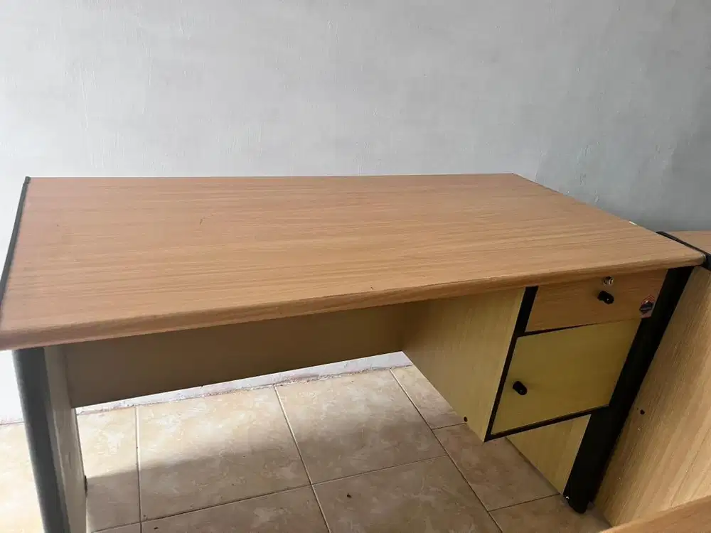 Dijual cepat meja kantor