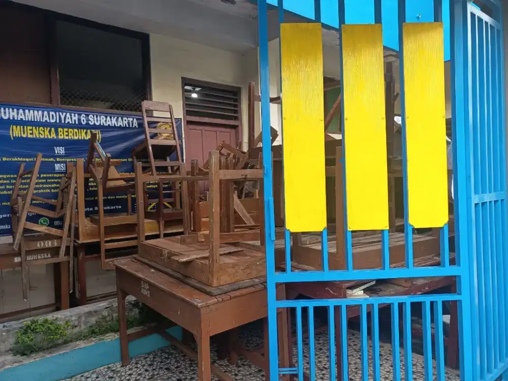 Meja Kursi Bekas Anak Sekolah SMP