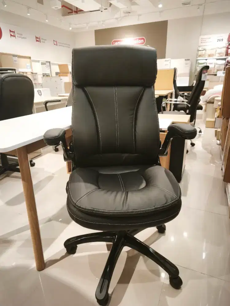 Kursi Kantor Besar Mewah