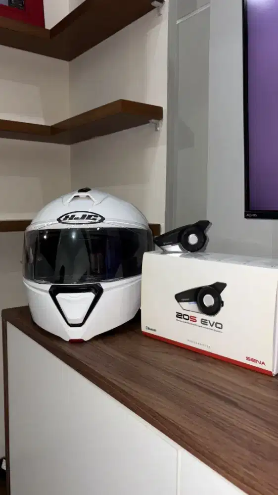 Helm Hjc i90 modular
Sena 20s evo full pack