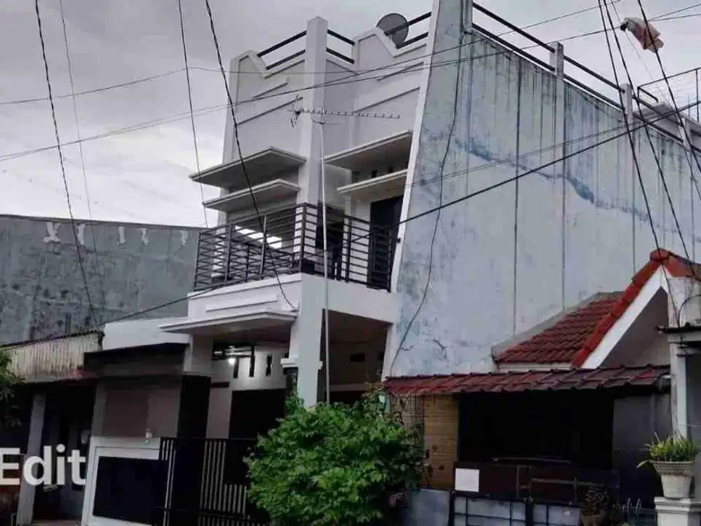 Disewakan Rumah 2,5 lantai siap huni di Perumahan Bumi Anggrek Bekasi