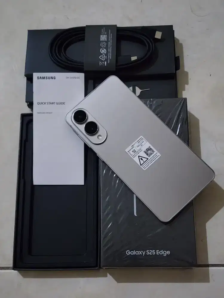 Samsung S25 Edge 5G 12/512Gb  warna Silver SEIN, kondisi 99% Sempurna