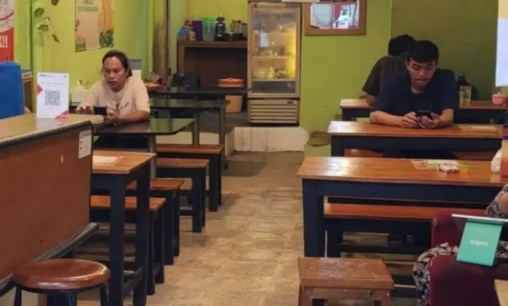 Di jual meja kursi rumah makan at kafe