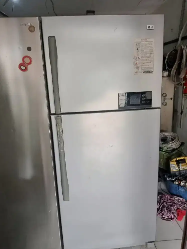 Dijual cepat kulkas dua pintu bisa nego tipis