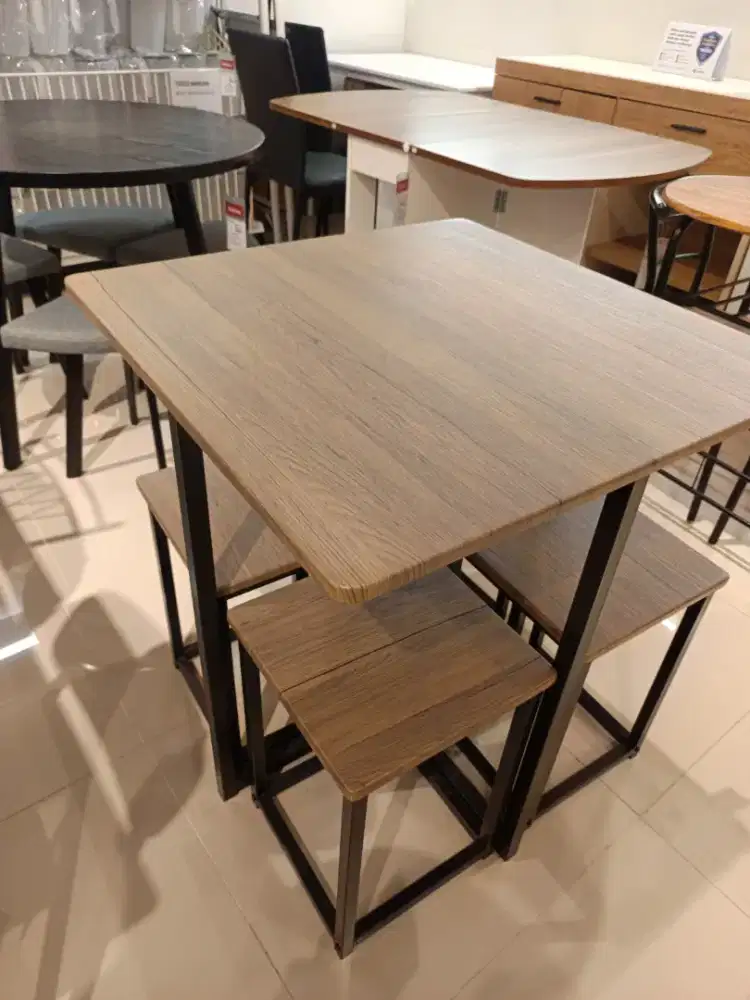 meja makan minimalis