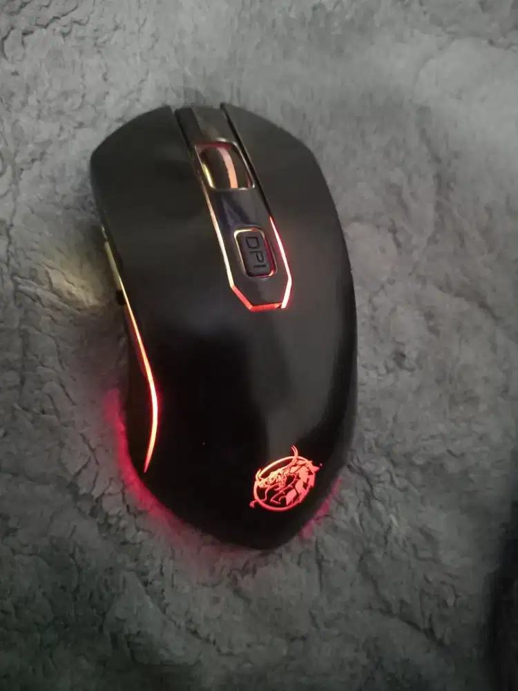 Mouse Wireless 2.4,Fungsi Normal,batere charger pakai colokan micro.