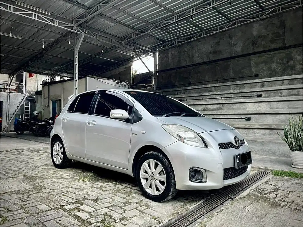 Toyota Yaris 1.5 J MT 2012 Original