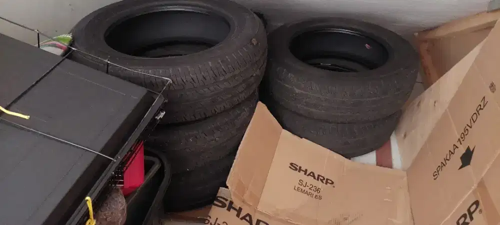 Ban Bekas ukuran 175/65 R 14.masih layak pakai