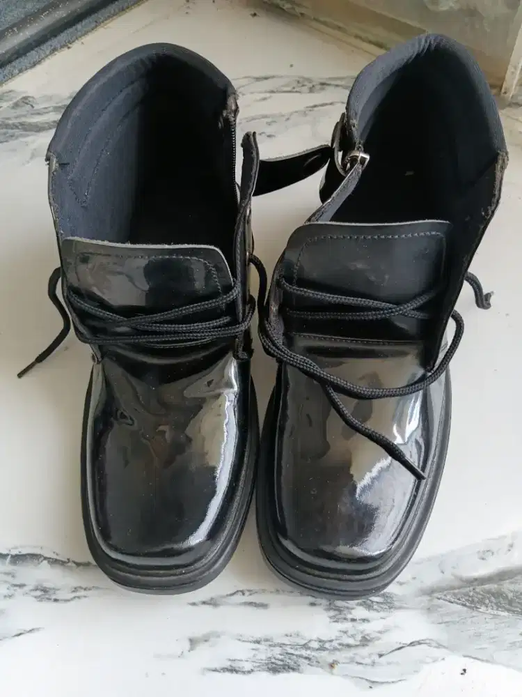 Sepatu PDH size 40 bahan kulit kilap