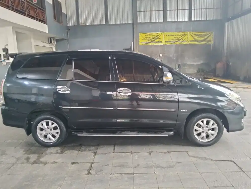 Toyota Kijang Innova 2010 Bensin