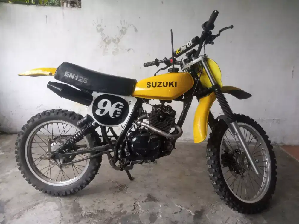 Motor Trabas siap gas model Suzuki RM lama