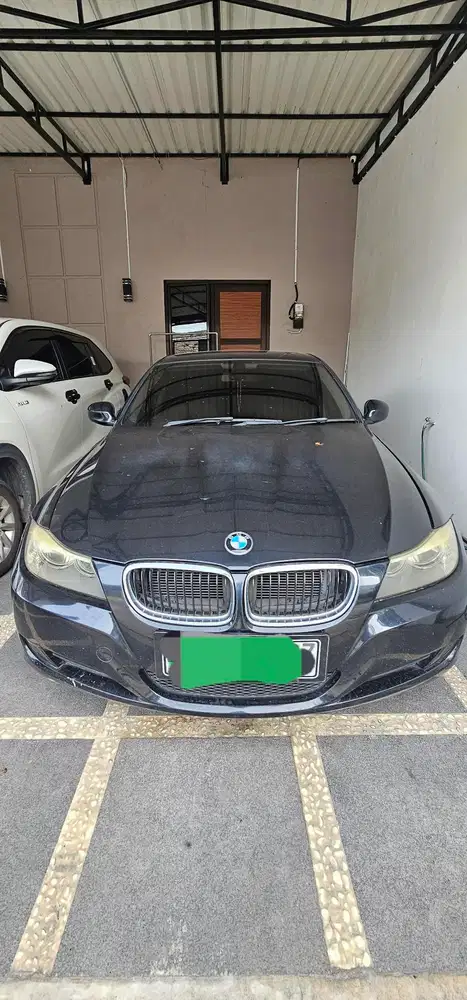 BMW 320i 2010 Bensin