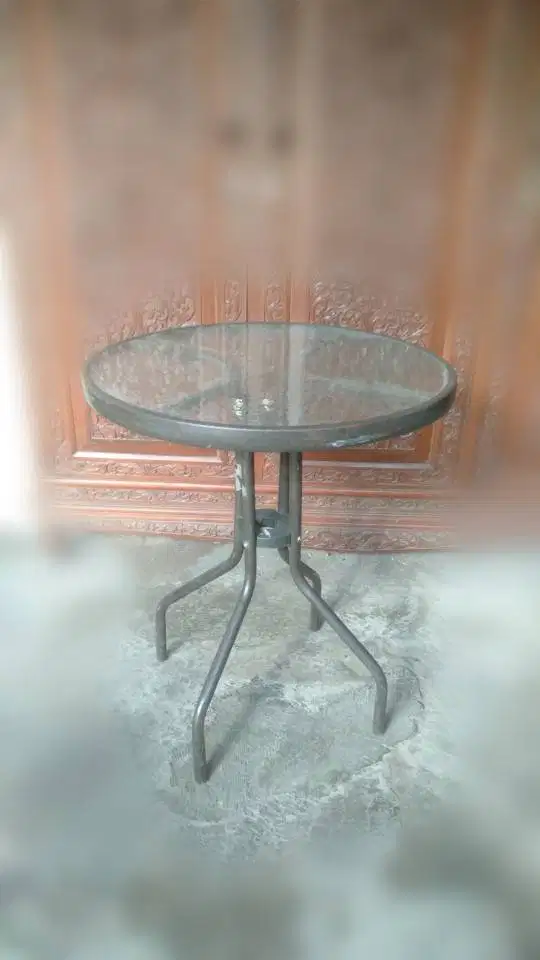 Meja Bulat kaca kaki besi